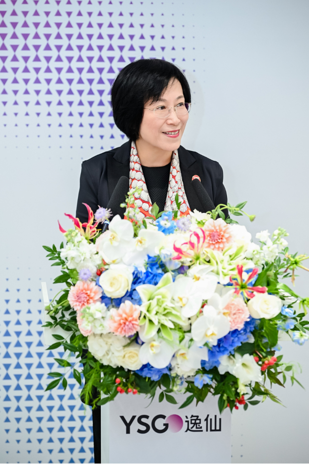 中国香料香精化妆品工业协会理事长、医学博士颜江瑛致辞