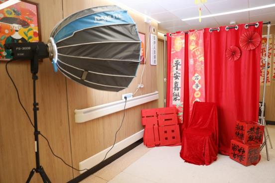 医院走廊临时搭建的拍摄区