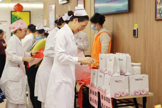 逸仙集团走进医院探访重症患儿家庭